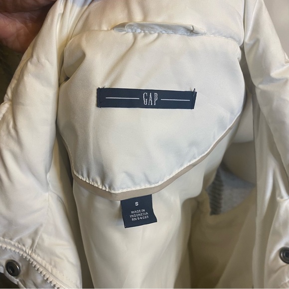 GAP White Puffer Vest Size Small Missing Hood - Picture 7 of 13